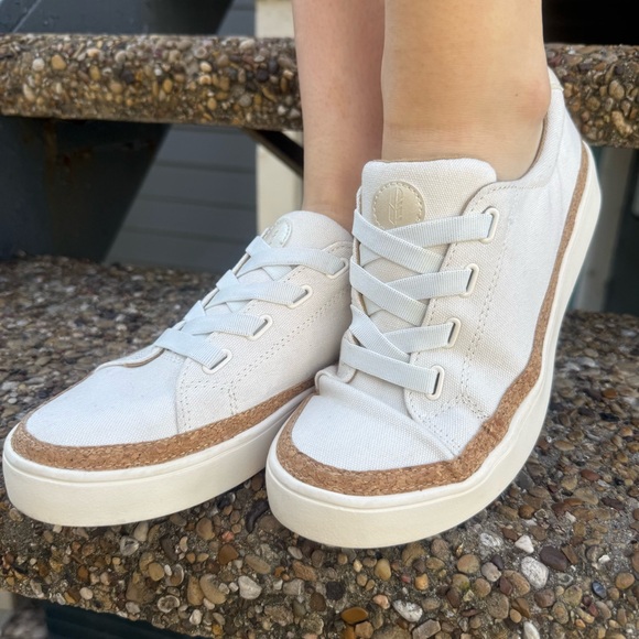 NEW REVITALIGN White Flats Minimalist Design, super comfortable, - Picture 2 of 12